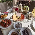 Апартаменты Modern With Balcony And Garden *