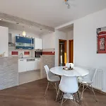 Апартаменты Modern With Balcony And Garden