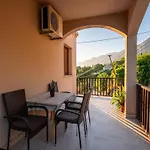 Апартаменты Modern With Balcony And Garden