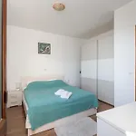 Modern With Balcony And Garden * Pridvorje