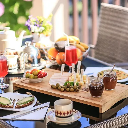 Modern With Balcony And Garden *