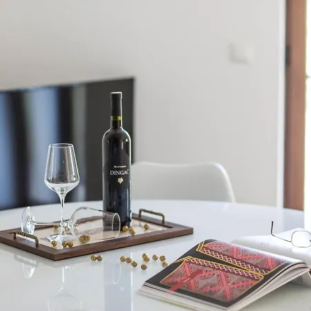 아파트 Modern With Balcony And Garden