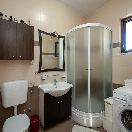 아파트 Modern With Balcony And Garden *