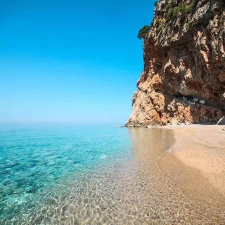 Modern With Balcony And Garden *