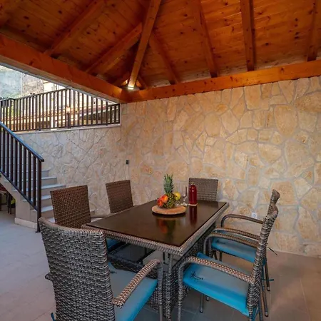 Modern With Balcony And Garden * Pridvorje