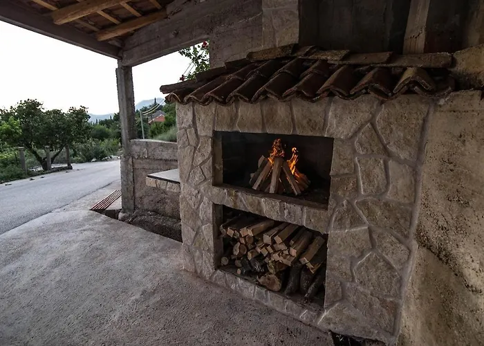 Modern With Balcony And Garden *