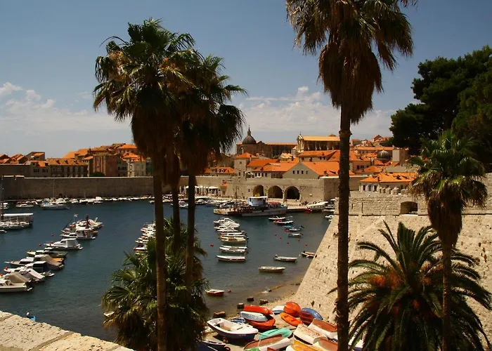 Modern With Balcony And Garden *