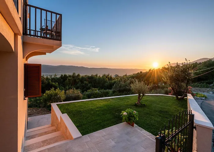 Modern With Balcony And Garden Appartement