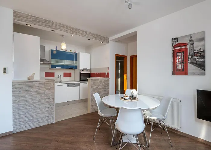 Appartement Modern With Balcony And Garden