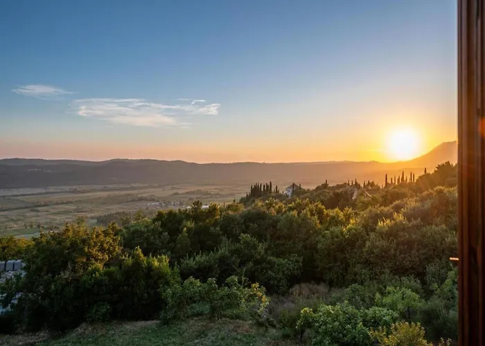 Appartement Modern With Balcony And Garden